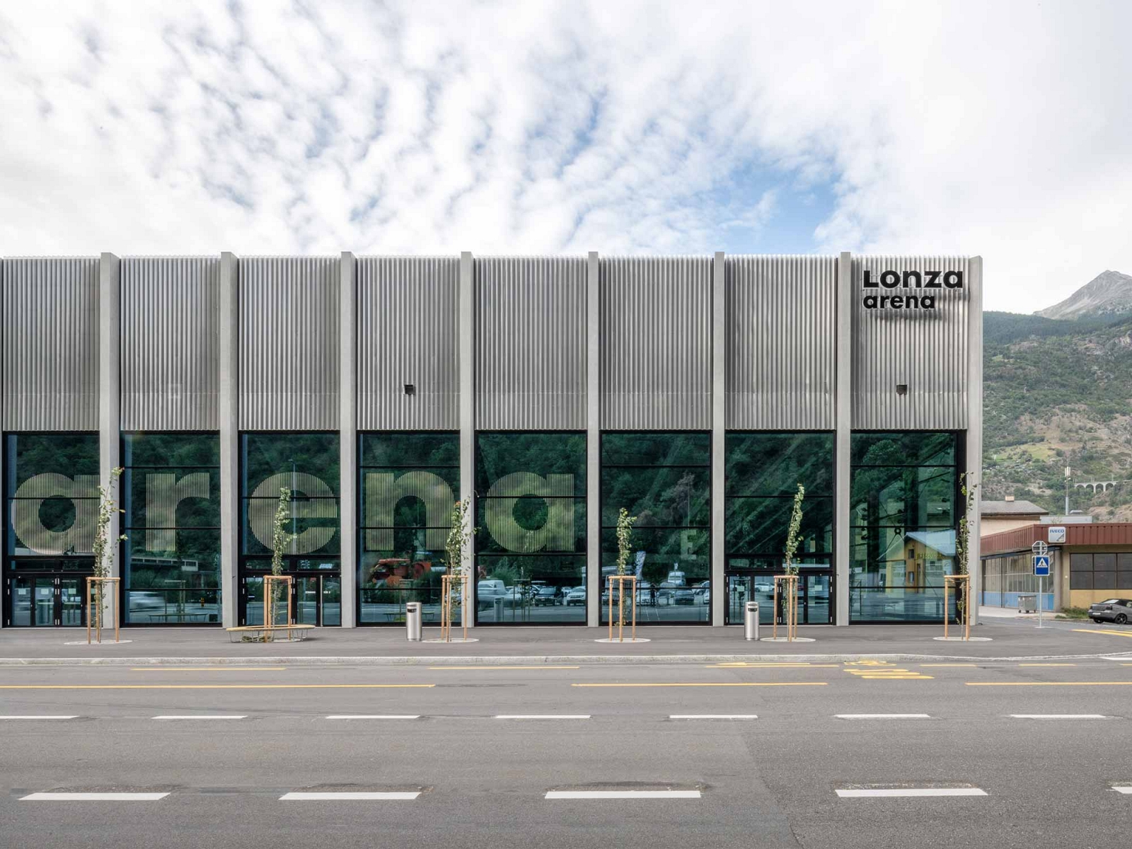 Signaletik Lonza Arena, Visp, Fassade