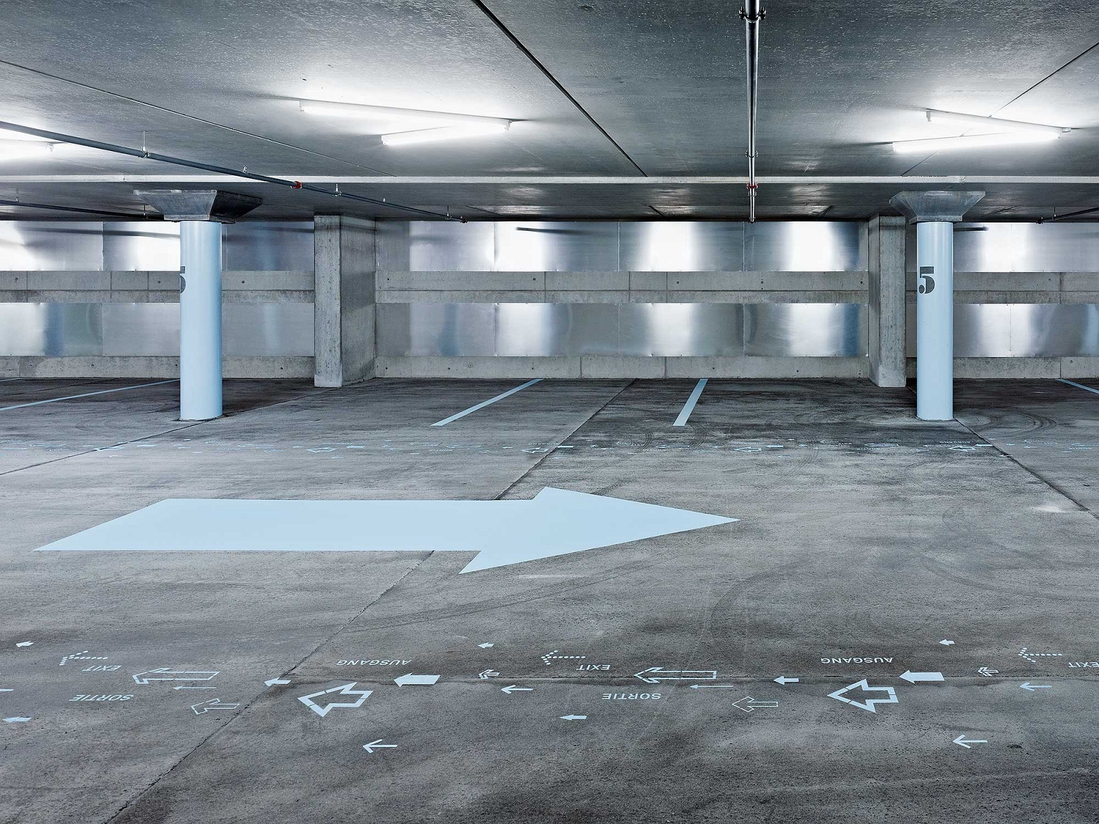 Parking „Obere Schüsspromenade“, Signaletik